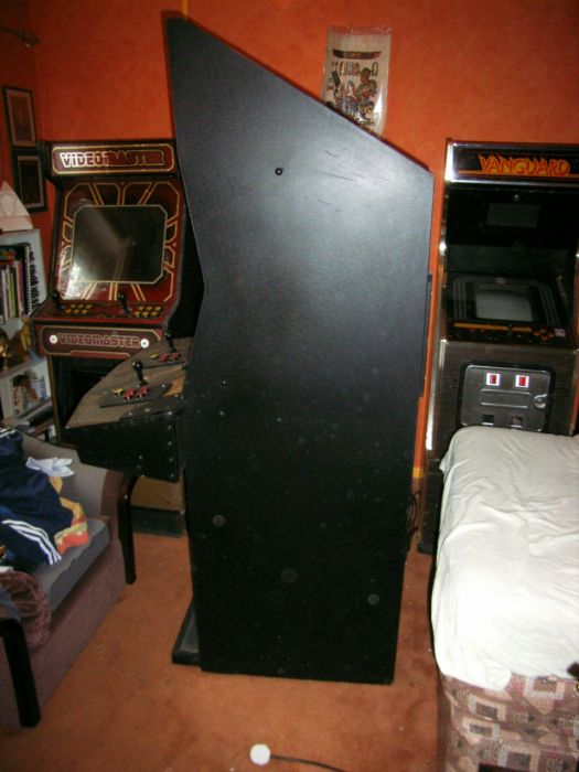 Guardians Of The Hood (Atari)-side view